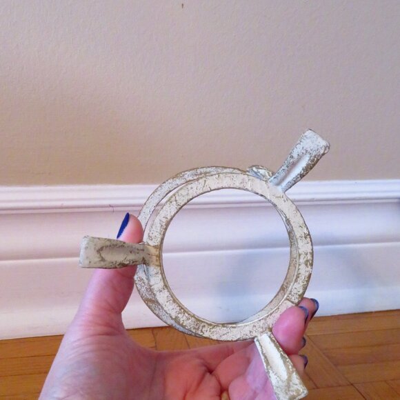 Vintage Cast Iron White Gold Plant Stand Candle Holder Seashell - Picture 4 of 7